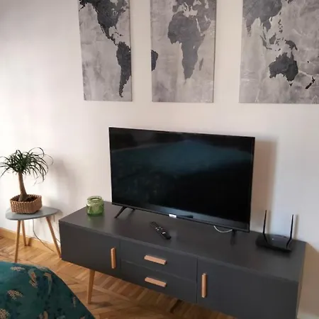 Appartamento Ampio 97 Mq Con Garage Privato, A 2 Minuti Dal Centro Di