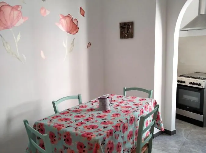 Ampio 97 Mq Con Garage Privato, A 2 Minuti Dal Centro Di 圣雷默