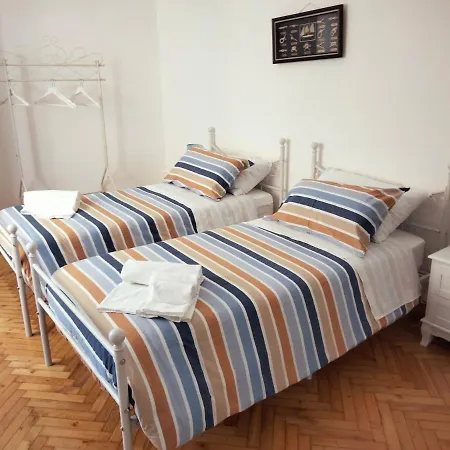 Ampio 97 Mq Con Garage Privato, A 2 Minuti Dal Centro Di Appartement