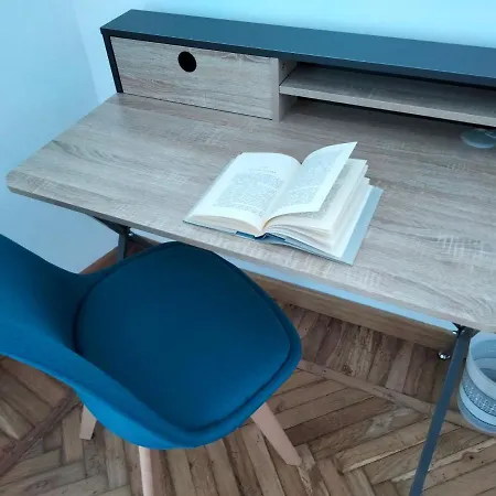 Ampio 97 Mq Con Garage Privato, A 2 Minuti Dal Centro Di Διαμέρισμα *