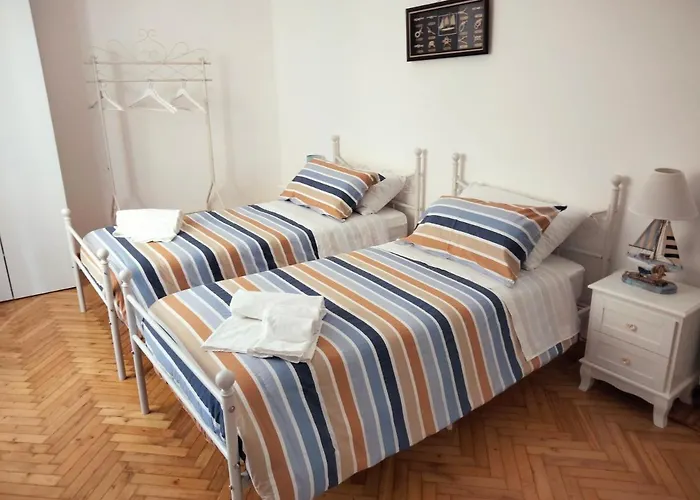Ampio 97 Mq Con Garage Privato, A 2 Minuti Dal Centro Di Apartmán
